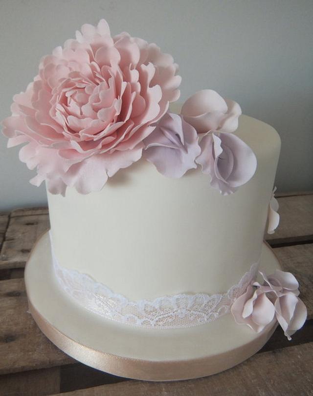 Peony & Sweet Pea Cake - Decorated Cake By Sugar Spice - Cakesdecor