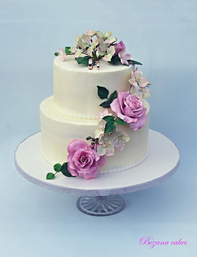 Small Wedding Cream Cake Cake By Zuzana Bezakova Cakesdecor 0370