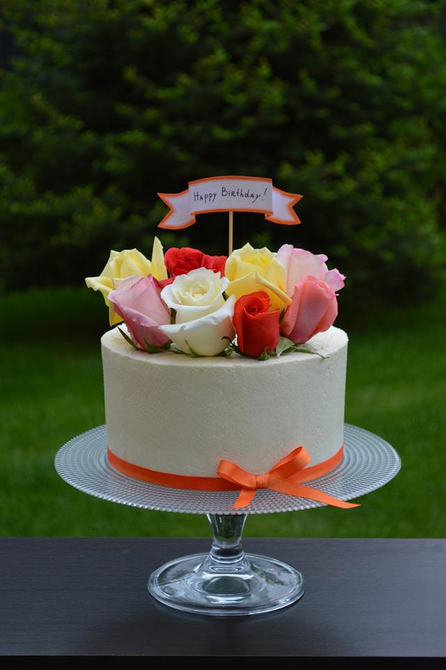 Real flowers cake Decorated Cake by Pavlina Govedarova CakesDecor