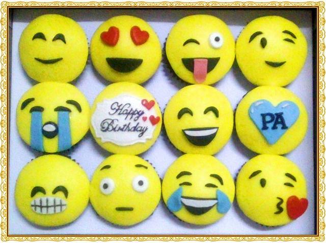 Emoji Cupcakes - Decorated Cake By Rc Cakes By Maria Rota - Cakesdecor