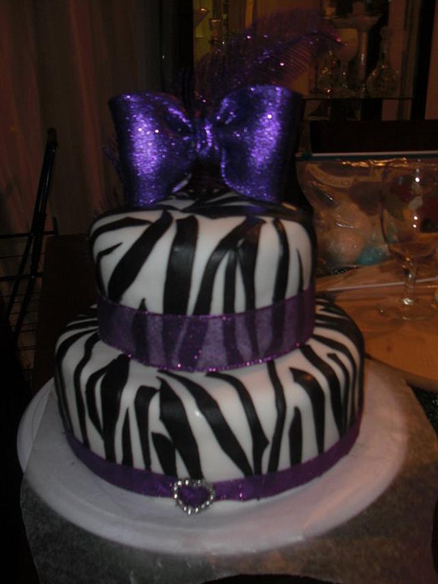 Diva cake zebra stripes