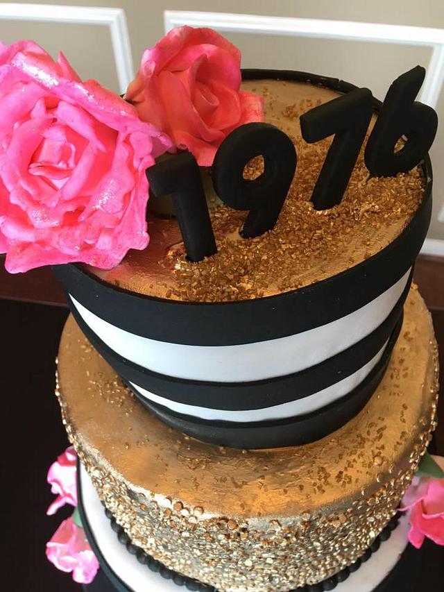 Class of 76 - Decorated Cake by Carola Gutierrez - CakesDecor