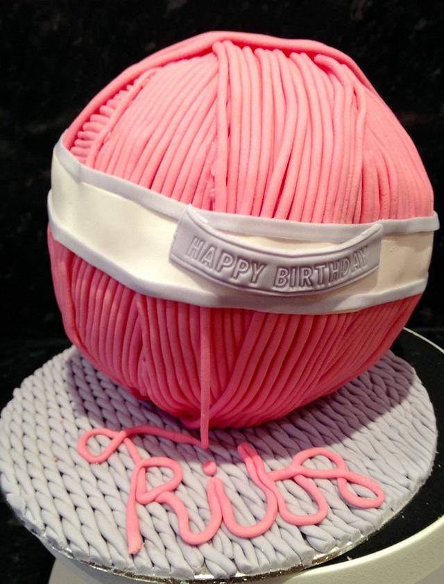 Ball of wool cake Decorated Cake by vanillasugar CakesDecor