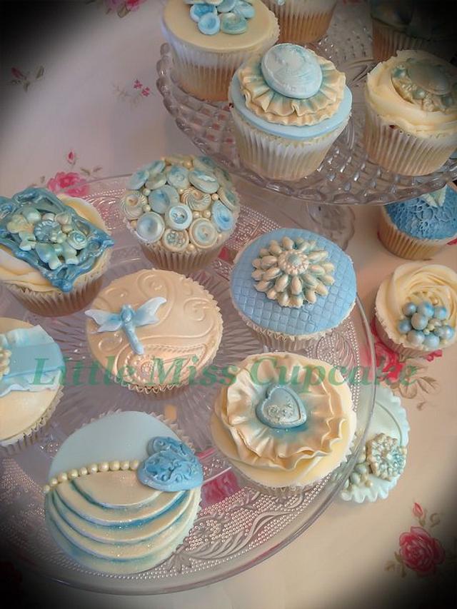 Vintage blue cupcakes - cake by Jenna - CakesDecor