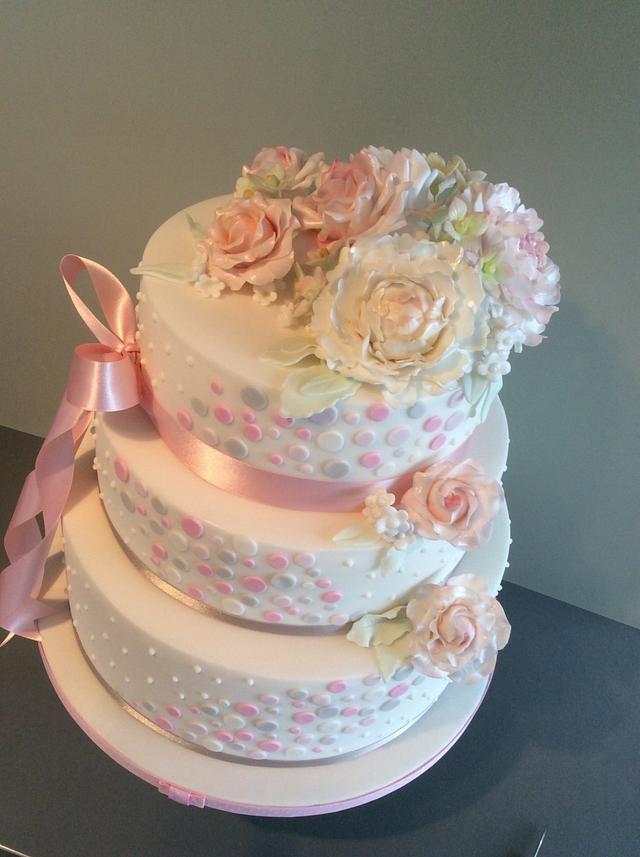 Flowers and dots!!! - Decorated Cake by Popsue - CakesDecor