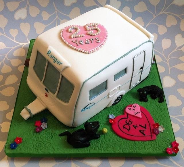 Caravan cake - Decorated Cake by Rachel Bosley - CakesDecor