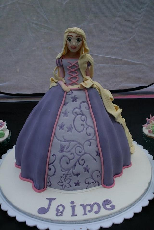 Tangled Doll Cake
