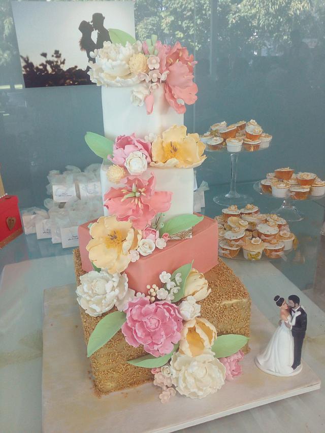 Flower cascade - Decorated Cake by ArtDolce - Cake Design - CakesDecor