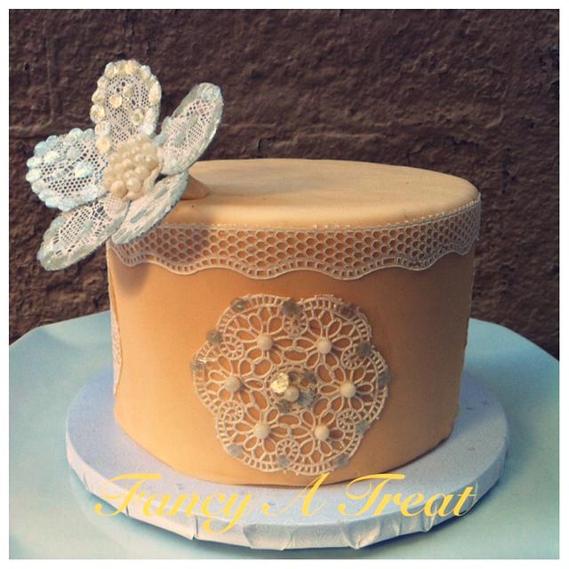 Wired Sugardress Lace Flowers Cake By Fancy A Treat Cakesdecor