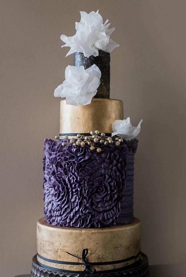 Romantic ruffle - Decorated Cake by Christine - CakesDecor