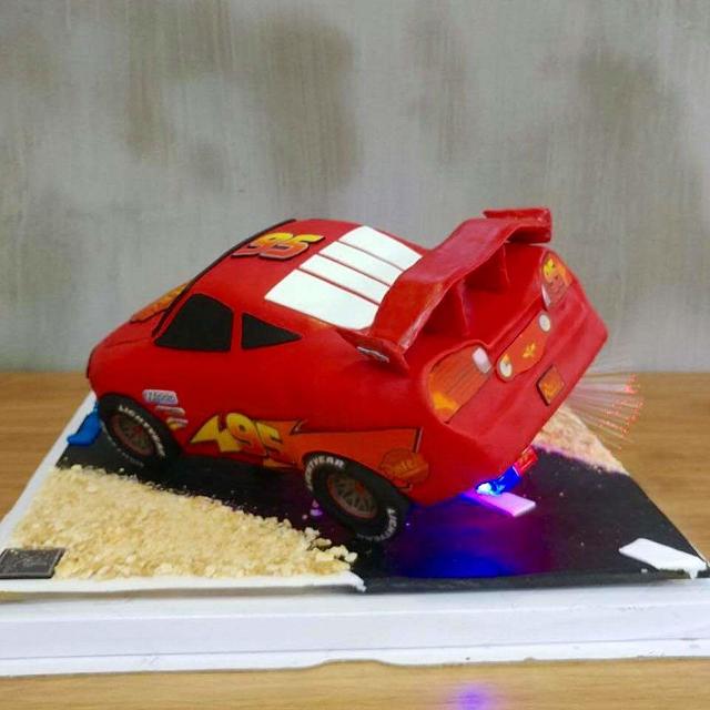 Cars mcqueen defying cake - Cake by jimmyosaka - CakesDecor