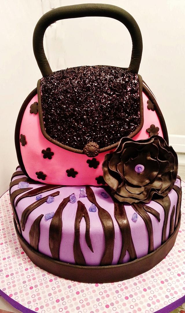 SWEET 16 PINK BAG - Decorated Cake by Enza - Sweet-E - CakesDecor