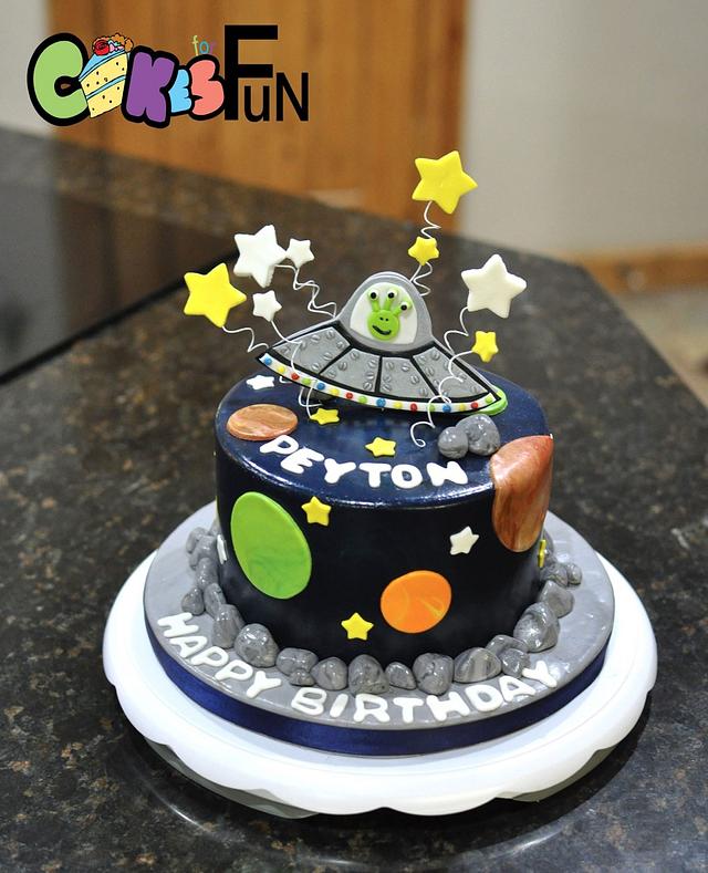 Space alien cake