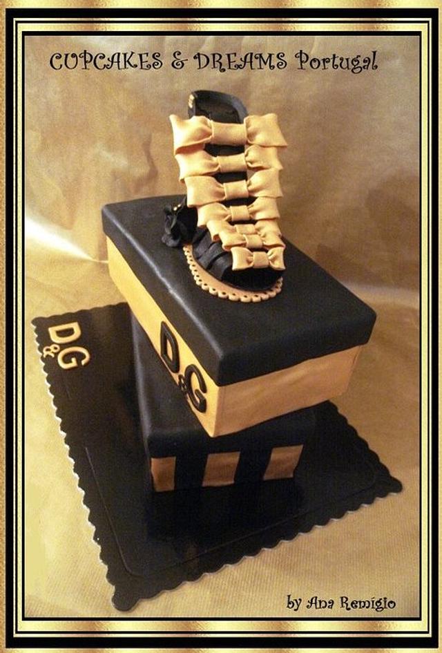 DOLCE GABBANA ! - Decorated Cake by Ana Remígio - - CakesDecor