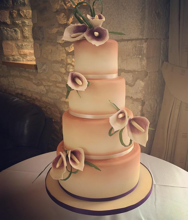 Tulip and Lily Wedding Cake - Casa Costello