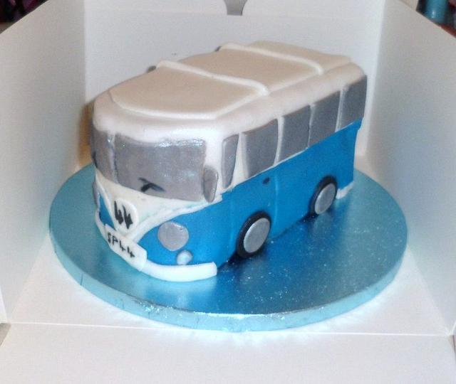 Campervan cake - Decorated Cake by Elise Page - CakesDecor