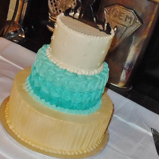 Gold and turquiose wedding cake buttercream