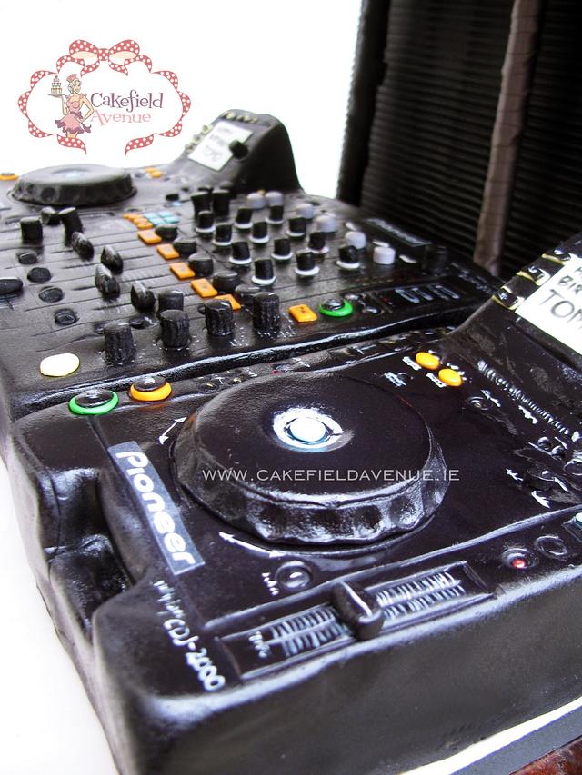 DJ CAKE (Pioneer MultiPlayer CDJ-2000)