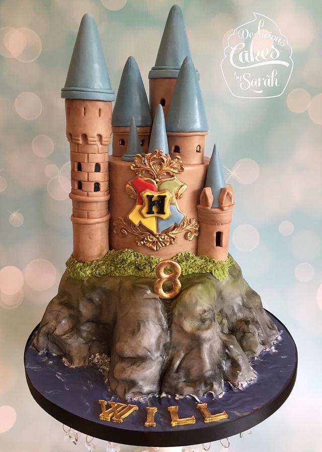 Hogwarts castle - Decorated Cake by De-licious Cakes by - CakesDecor