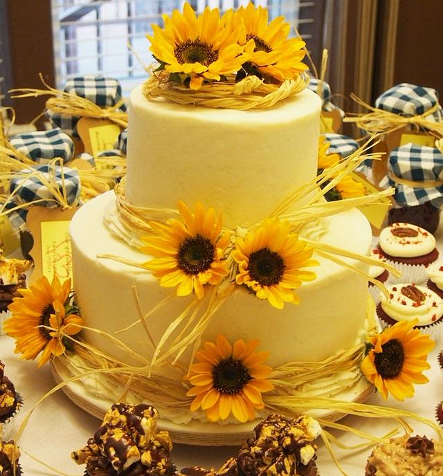 Small wedding sunflower cake | Sunflower wedding cake, Country wedding cakes,  Buttercream wedding cake