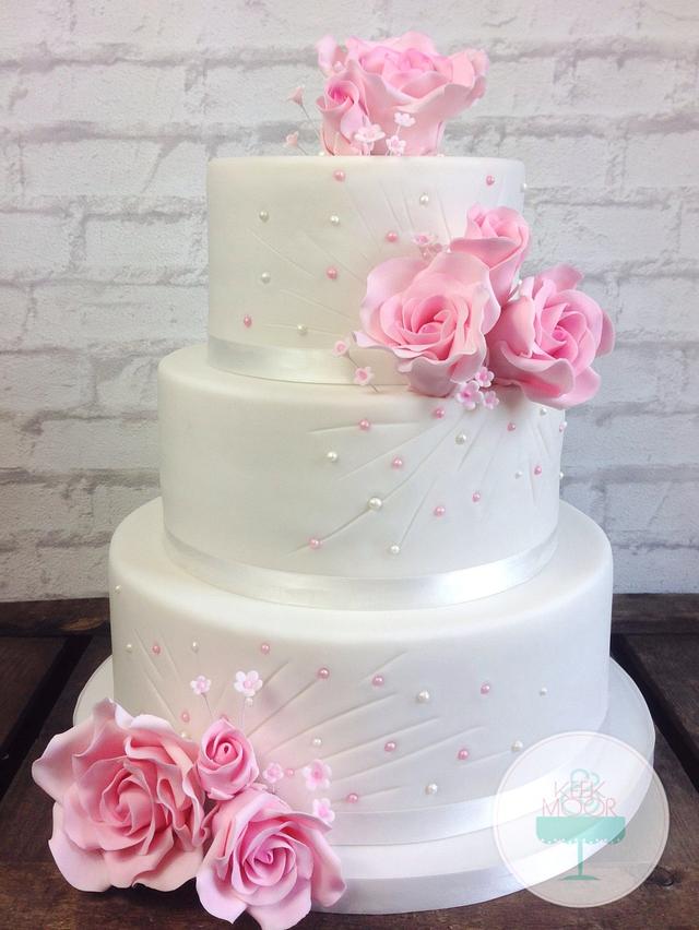 Sweet roses wedding cake - Decorated Cake by KEEK&MOOR - CakesDecor