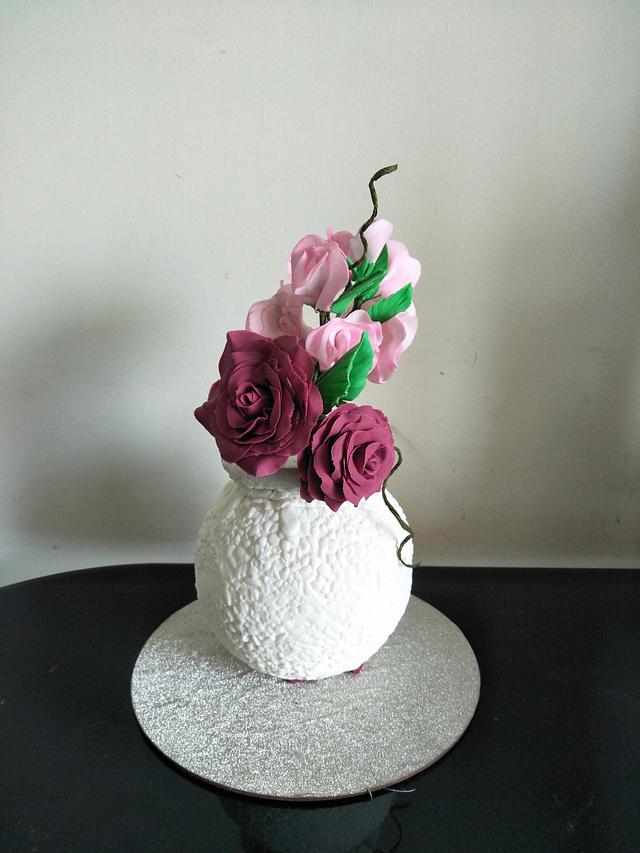 Elegant flower vase Cake by Creative CakesDecor