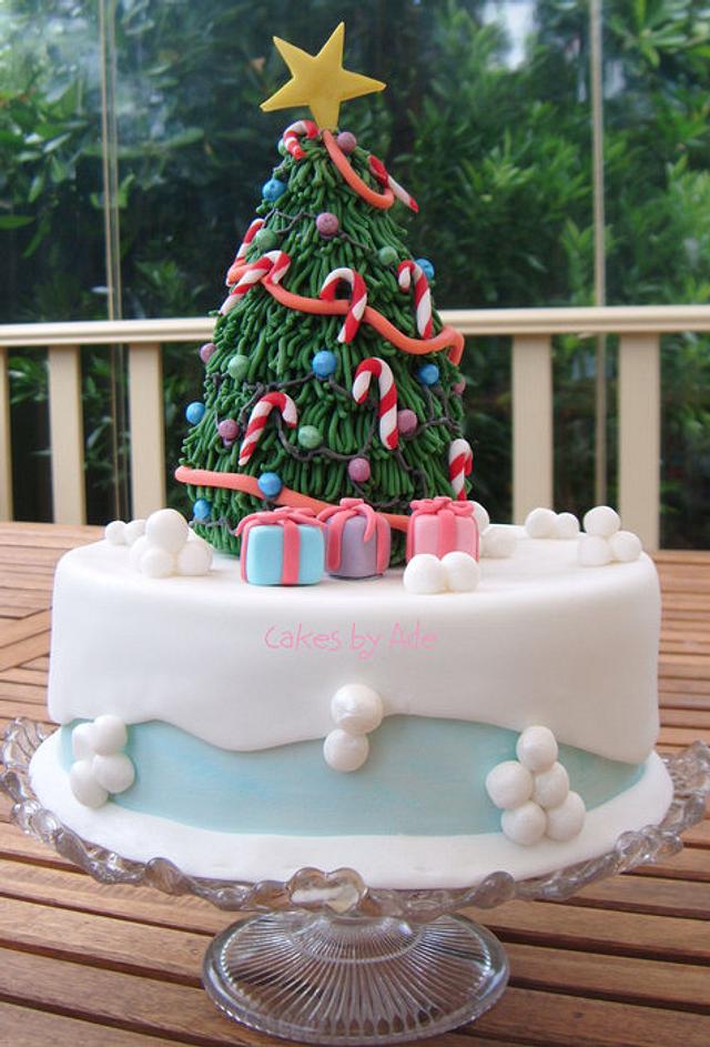 My family Christmas cake - December 2012 - Cake by Cakes - CakesDecor