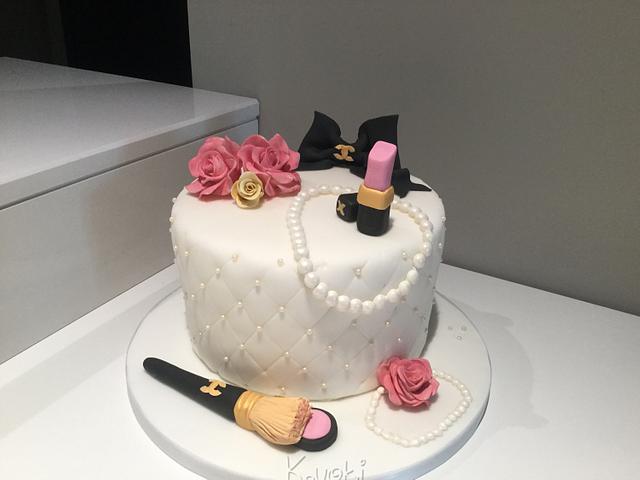 Glamour Cake Decorated Cake By Donatella Bussacchetti Cakesdecor 9770