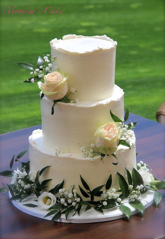 Uneven edge cake Decorated Cake by Veronica22 CakesDecor