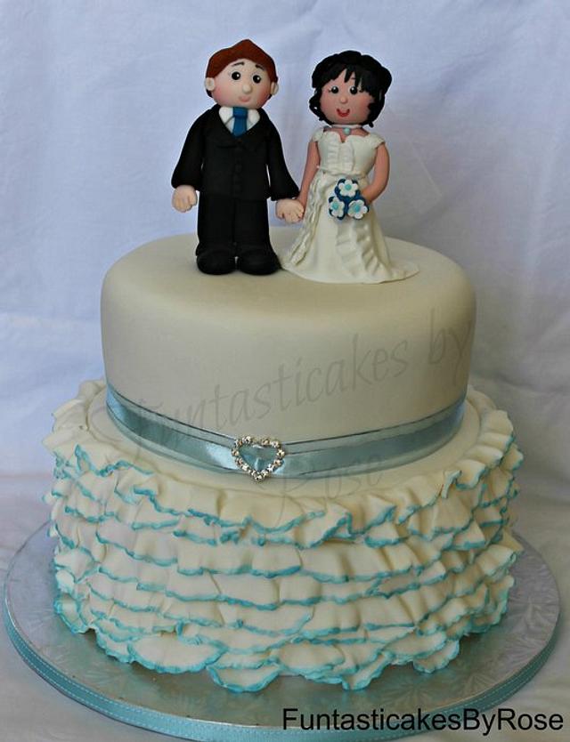 Round Cake with a bit of Blue - Decorated Cake by - CakesDecor