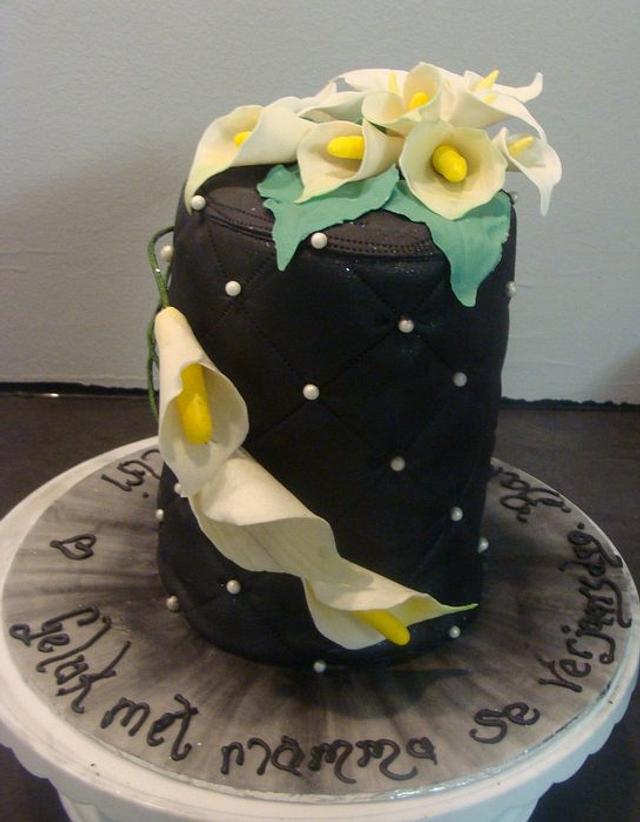 Black and Calla Lilly cake - Decorated Cake by liesel - CakesDecor