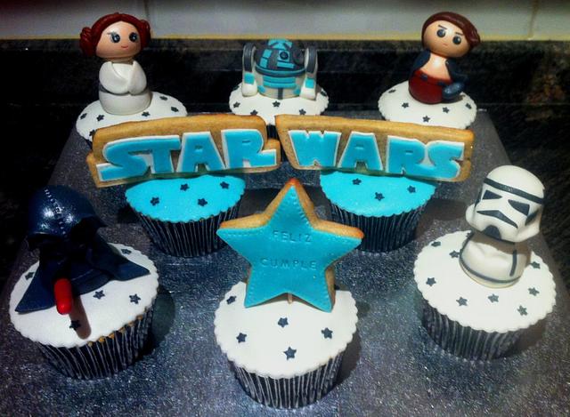 Star Wars Cupcake Cake By Dulce Victoria Cakesdecor