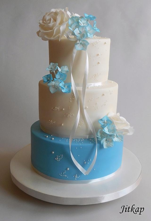 Wedding cake blue and white