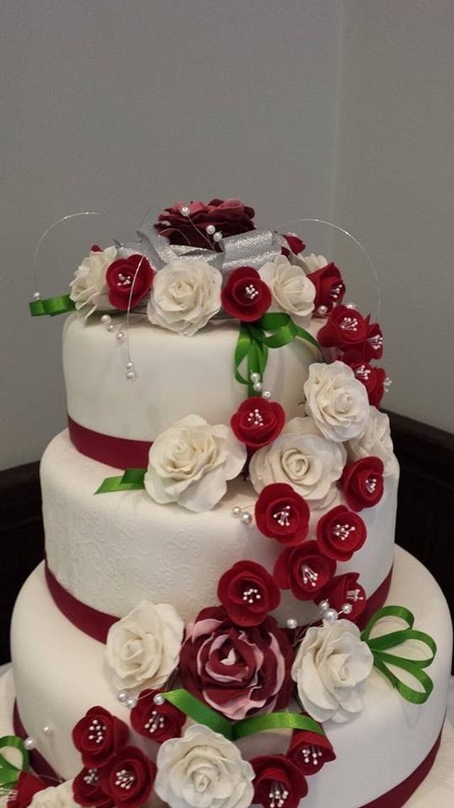 Burgundy wedding cake - cake by Mayasbakingboutique ...