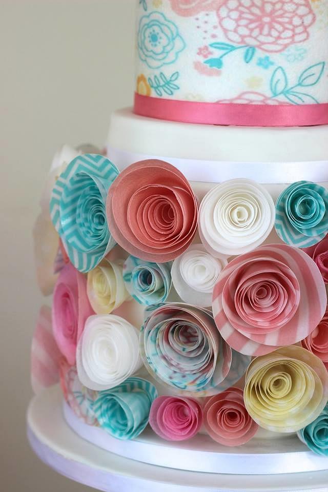 Украшения из вафельной бумаги. Вафельные цветы для торта. Украшение торта вафельными цветами. Торт с цветами из вафельной бумаги.