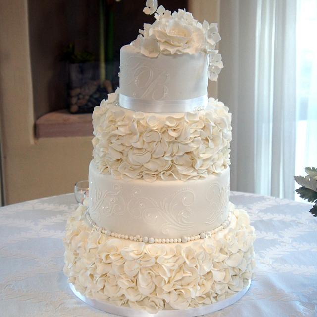 White Wedding Cake - Cake by My AM Bakery - CakesDecor