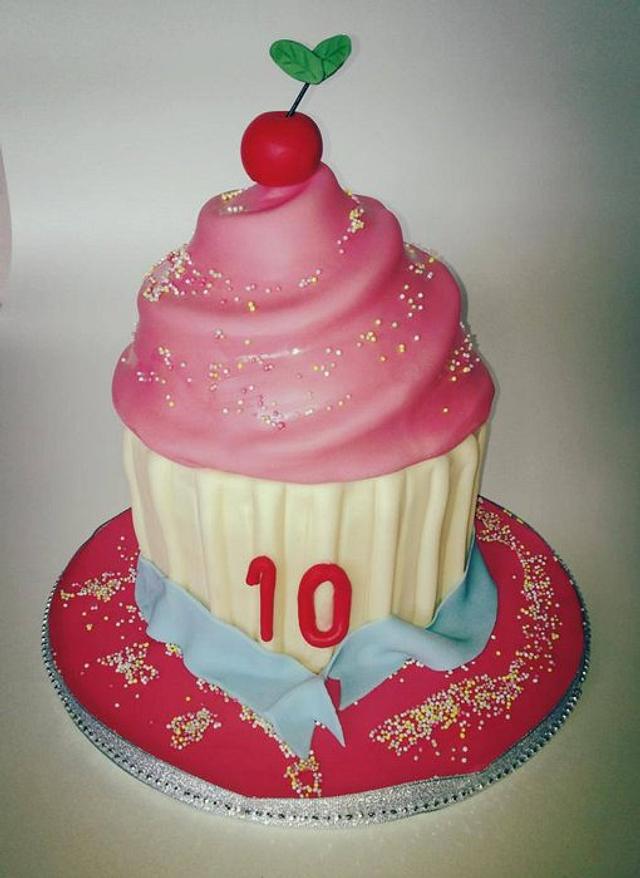 Cupcake Cake for my daughters 10th birthday Cake by