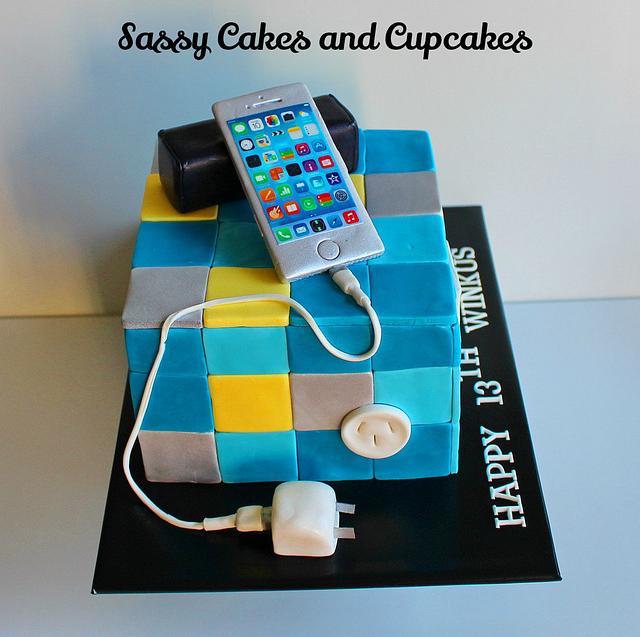 Apple iphone cake | Iphone cake, Special birthday cakes, 10 birthday cake