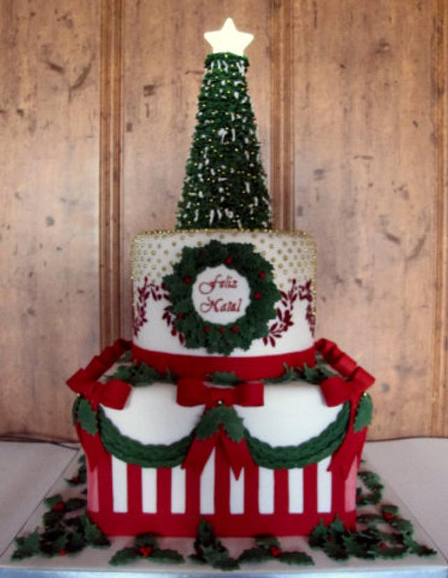 Classic Christmas Cake - Decorated Cake by Paulo Metelo - CakesDecor