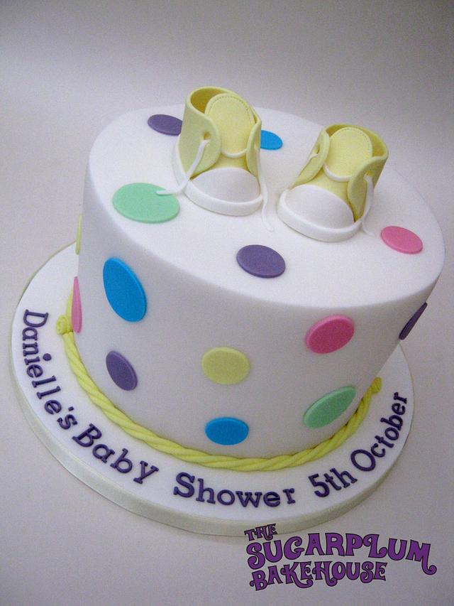 Fondant Baby Shower cake - Customised cakes by Kukkr Cakes