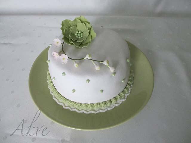 Little green cake - Cake by akve - CakesDecor