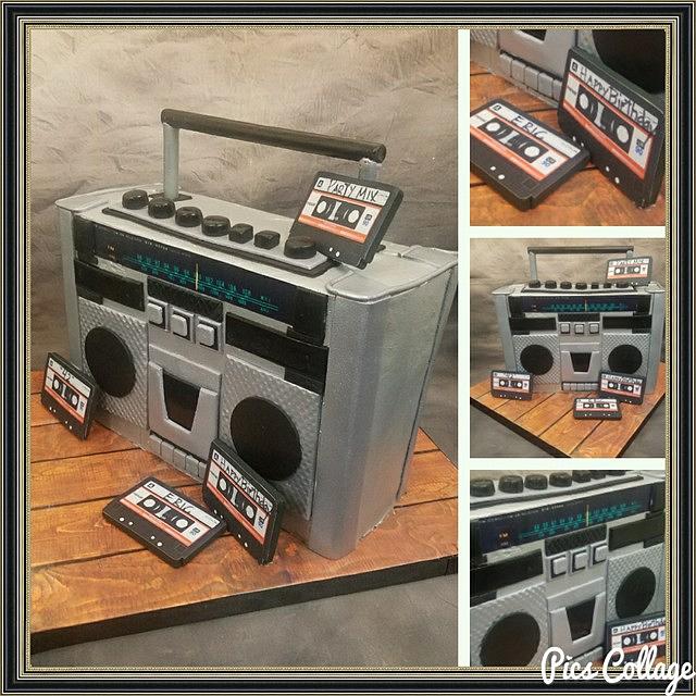 Old school Boombox - Decorated Cake by doramoreno62 - CakesDecor