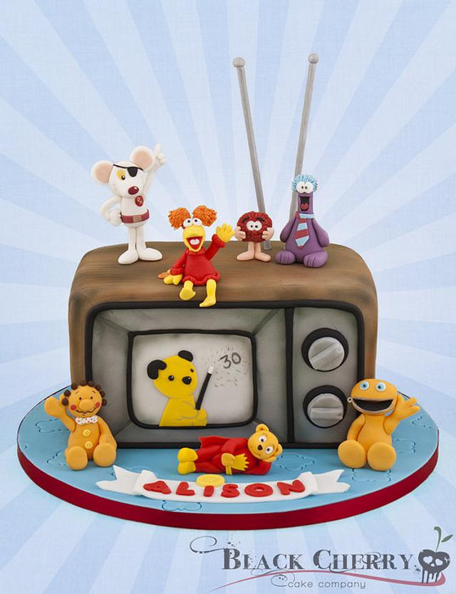 Vintage tv - Decorated Cake by Sweetmom - CakesDecor