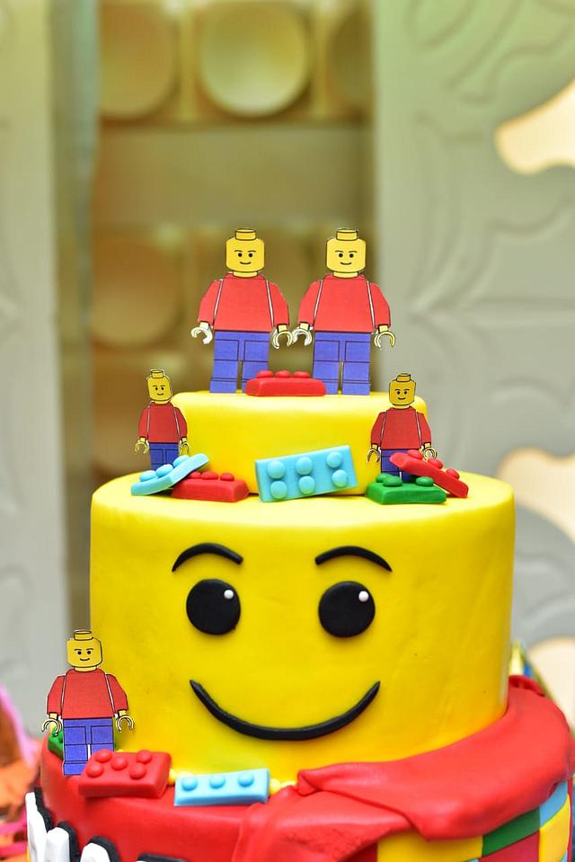 Lego man cake - Cake by Meroosweets - CakesDecor