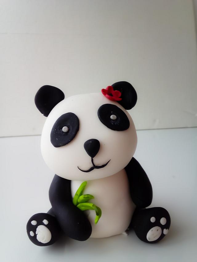 Panda fondan figura - Decorated Cake by Danijella - CakesDecor