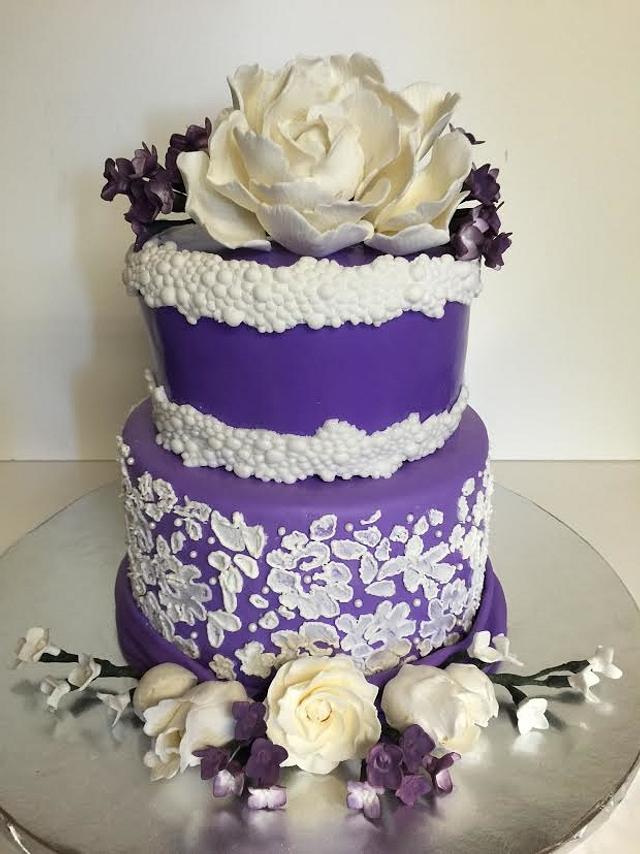 Purple and flowers - Decorated Cake by Laurie - CakesDecor