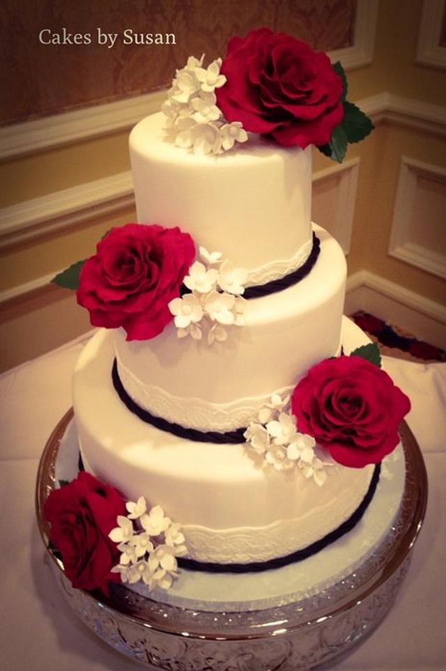 Red rose wedding cake - Decorated Cake by Skmaestas - CakesDecor