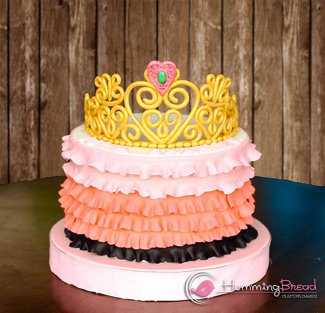Tiara Cake Decorated Cake by HummingBread CakesDecor