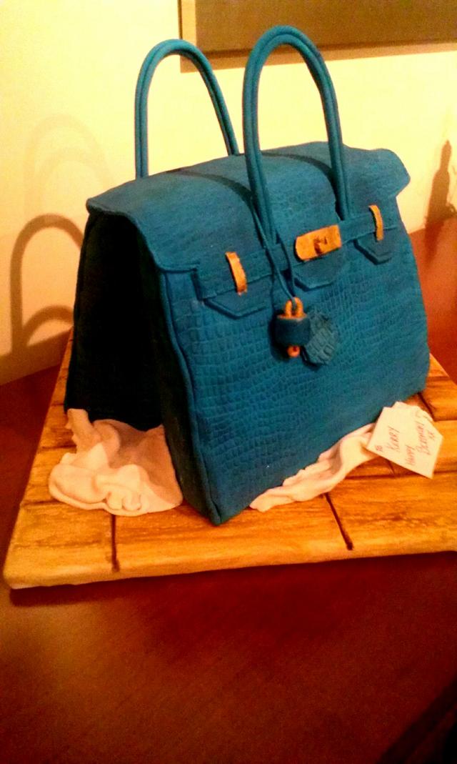 Hermes bag - Decorated Cake by Dulce & Sweet designs - CakesDecor