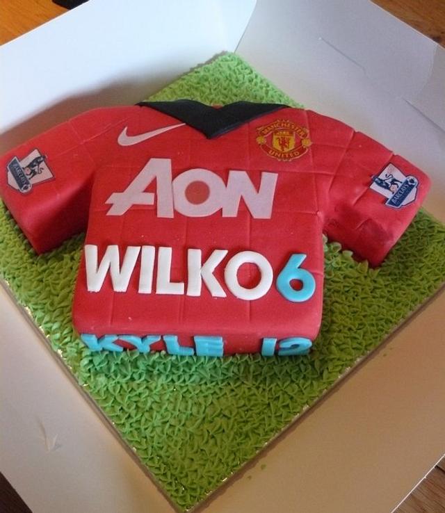 FOOTBALL SHIRT CAKES - Cake by Krazy Kupcakes - CakesDecor